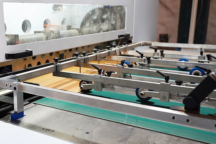 Cắt Bao Bì Carton