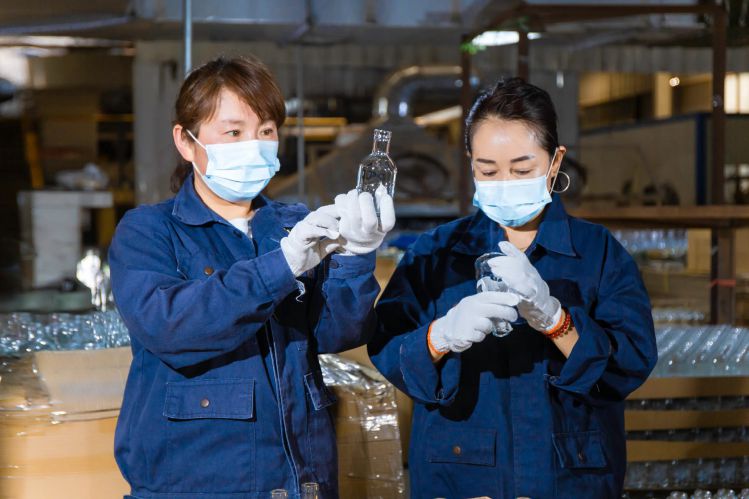 chai thủy tinh số lượng lớn QC