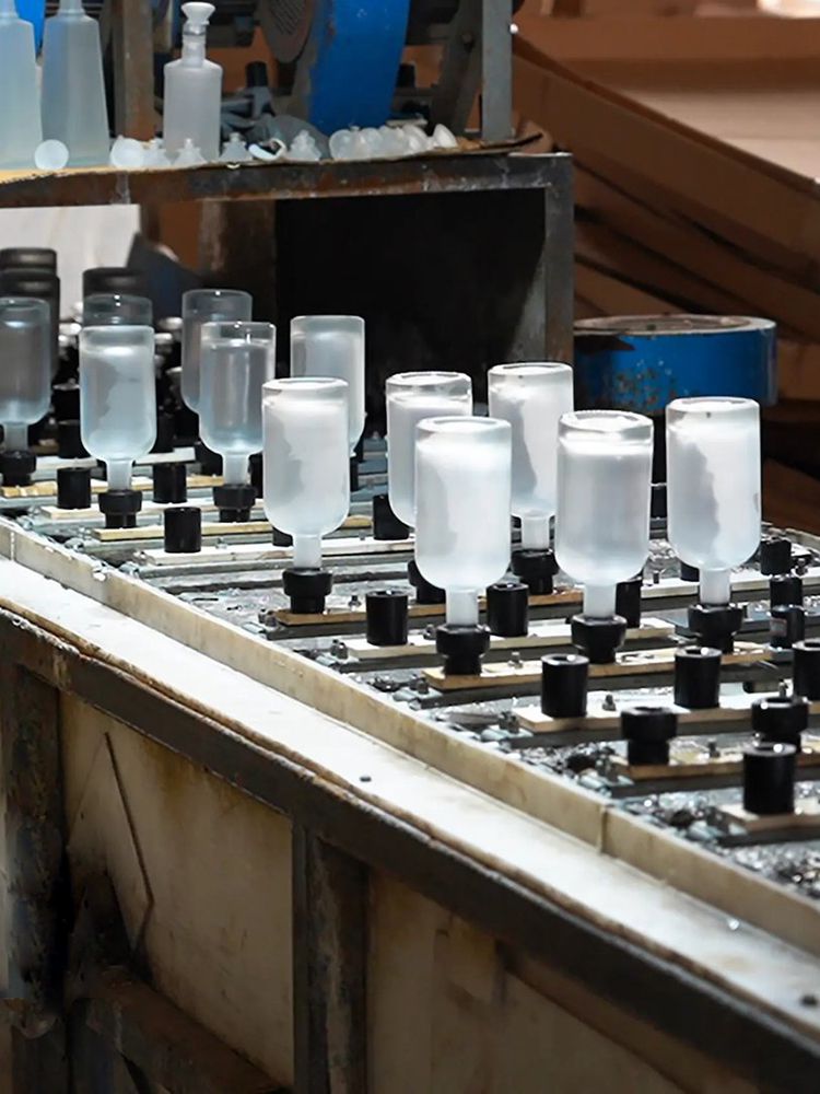 Xưởng gia công chai thủy tinh mờ